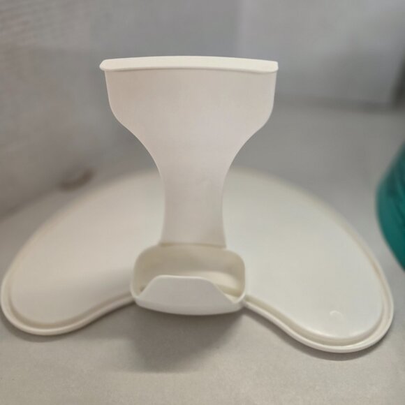 Teal & white Baby Bumbo Seat with removable Tray Excellent pre-owned shape - Picture 9 of 10